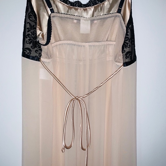 Linea donatella full length sheer night gown women, blush,not worn - Picture 9 of 10